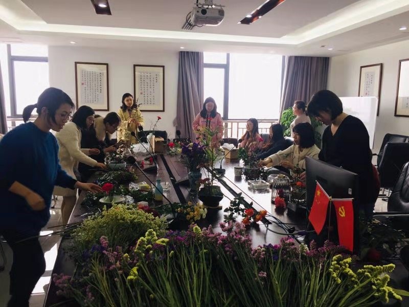 踏春、插花，把春天和诗意带回家-------浙江公司全体女职工欢度国际三八妇女节插花活动记