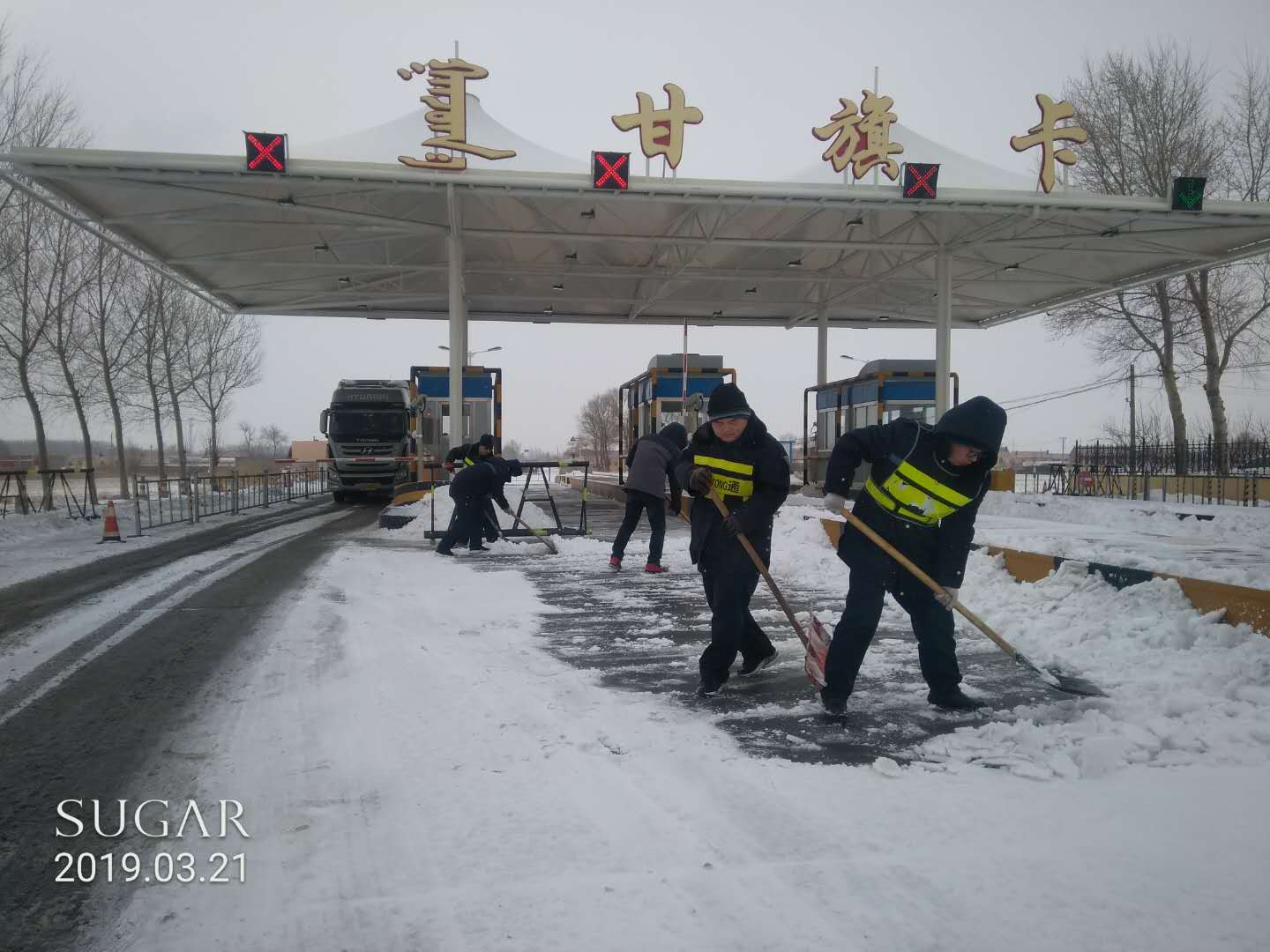踏冰冒雪 守护平安