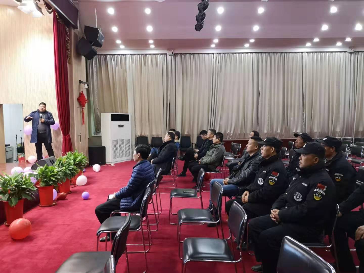 行政中心对车库管理人员进行理论和操作培训