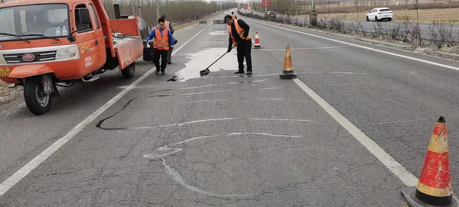 好通公司全力推进春季公路预防性养护工作
