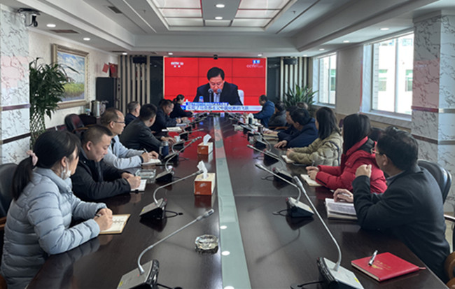 公司党委组织收听收看中共中央十九届六中全会精神新闻发布会