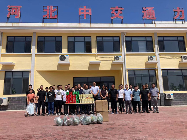 “炎炎酷暑送清凉，丝丝关心入人心”股份公司对河北公司送清凉