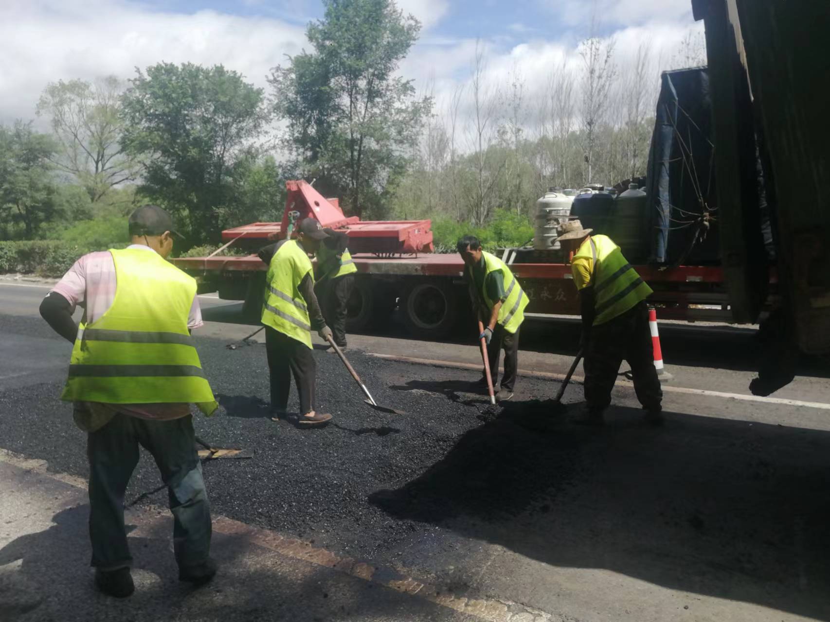 战高温 抢进度 迎国检 致敬“酷暑”下的好通公路人