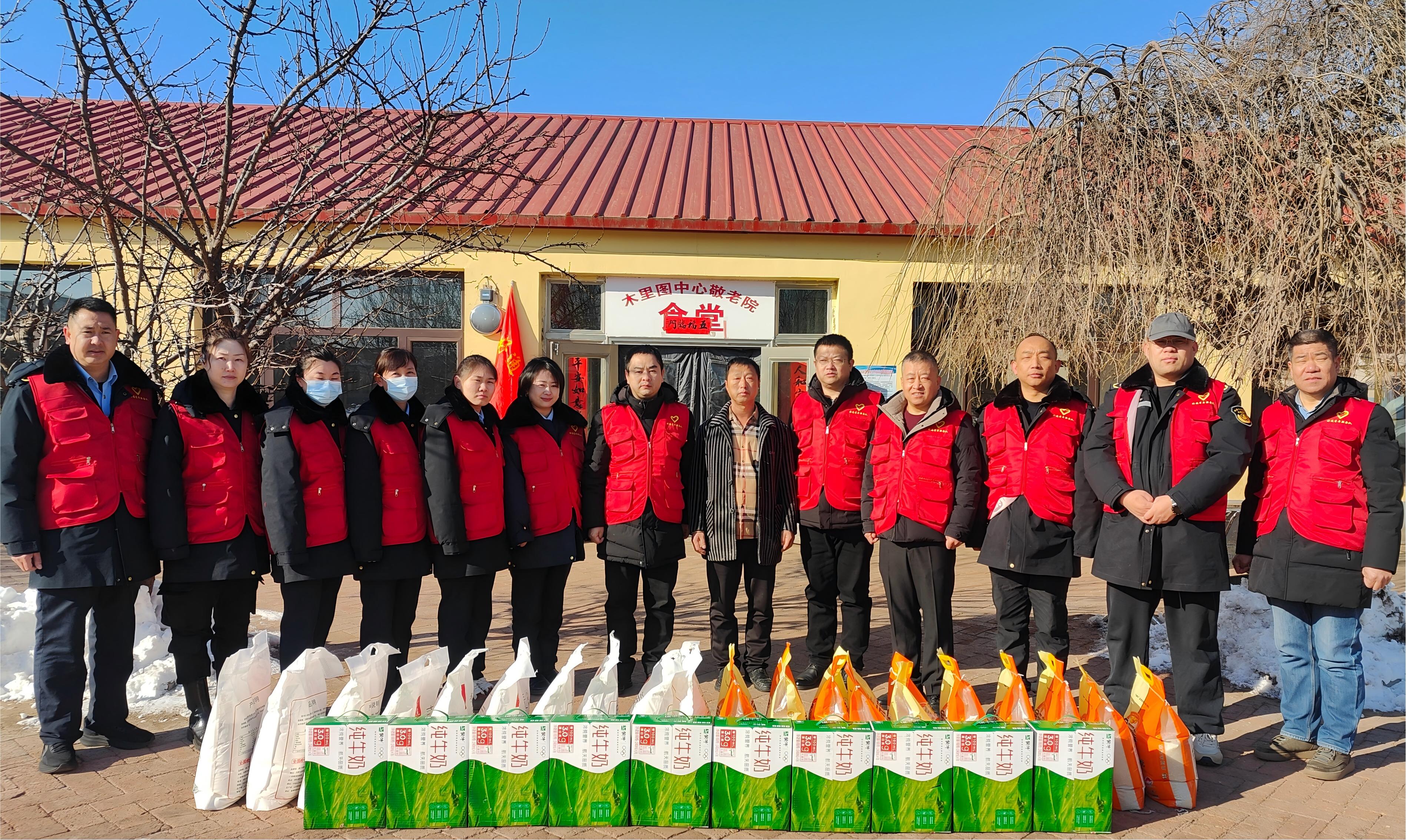 三月春风伴我行 尊老敬老暖人心——好通公司青年服务队开展弘扬雷锋精神系列活动